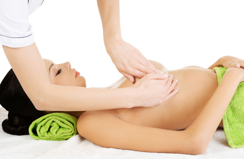 Démonstration Esthétique : Quel est l&rsquo;intérêt de proposer des soins du buste ?